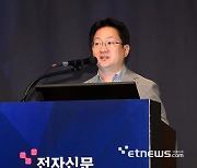 [전자신문 테크서밋] 앰코 “반도체 성능 패키징이 좌우…설계부터 OSAT와 협력”