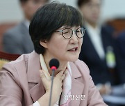 돌아온 권태선 방문진 이사장 두고 여권 “사퇴하라”, 야권 “해임 자체가 부당”[국감현장]