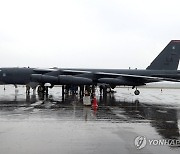 “北 김정은 보고 있나”…B-52 폭격기 첫 한반도 착륙