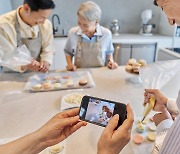 스마트폰의 반전…노인들이 쓰면 우울증 없고 '뇌' 건강해