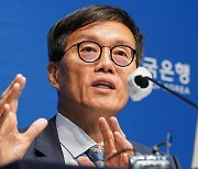 이창용 총재 “작년보다 경제 좋다고 하려 했는데 이스라엘·하마스 사태 터져”[일문일답]