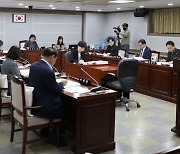 수원시의회 기획경제위, 조례안 등 12건 심사…26일 최종 의결