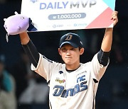 서호철,'데일리 MVP 주인공' [사진]