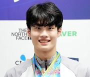 황선우, 수영 5관왕 등극… 사상 첫 3연속 MVP