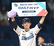 WC 1차전 데일리 MVP 서호철[포토]