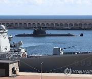 이지스 구축함 서애류성룡함과 잠수함 도산안창호함