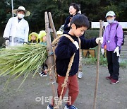 [포토] 꼬마농부의 지게