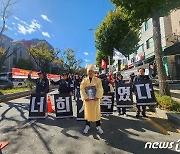 "최저임금도 못 받았다"…택시기사들 '방영환씨 사태' 해결 촉구 농성