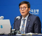 [사설] 기준금리 6연속 동결… 통화정책 실기 우려된다