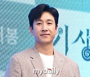 “선을 넘었네” 이선균, ‘마약의혹’에 영화·드라마 휘청→대중은 싸늘한 시선[MD이슈](종합)