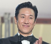 경찰 '마약 의혹' 이선균 내사 중…이씨 측 "공갈·협박 당했다"