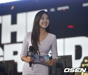 ‘이그나’ 이동근 답변 경청하는 배혜지 아나 [사진]