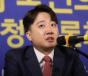 尹지지율 6개월 만에 최저…이준석 “돌아버리겠네요, 이제 나 한명 자른다고 안돼”