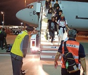 “이번엔 일본 차례”…한국인 태운 日 수송기, 도쿄 하네다 공항 도착