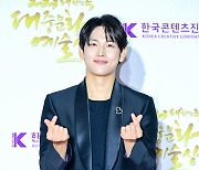 임시완, '아낌없는 하트' [사진]