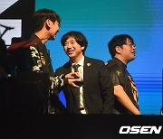 ‘스코어’ 고동빈 감독, ‘도란, 너무 잘했어’ [사진]