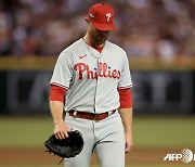 '동점포 맞고도 안 바꾸다니...' 필라델피아 끝내 2G 연속 역전패, 시리즈 2승 2패 원점 [NLCS]