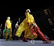 한복 '전통과 현대를 직조하다'