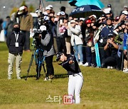 [포토] 이소미 '수많은 갤러리가 지켜 보고 있다'