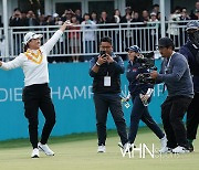 [Ms포토] 이민지 '축배는 삼페인으로~'