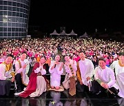 송가인, ‘2023 송가인 With 바라지’ 제주 공연 성료..“위로와 기쁨 준 하루였길”