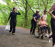 전동휠체어 타고 지리산 노고단으로...장애인 체험과정 운영