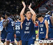 부산 KCC 홈 첫 경기 106-100 승리, 부산팬 여러분 감사합니다. [사진]