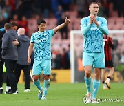 황희찬 '퇴장 유도+결승골 도움'…울버햄프턴 2-1 역전승