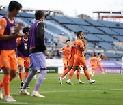 제주, 수원 2-0 꺾고 4연패 탈출…K리그1 잔류 '청신호'