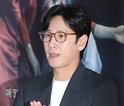 이선균, 피의자로 형사입건…드라마 ‘노 웨이 아웃’ 하차