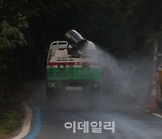 [포토]럼피스킨병 확진 방역하는 관계자들