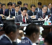 오세훈 시장 "반지하 주택 모두 매입 어려워…10년 이내 자연감소가 절반"