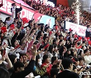 프로농구, AG 노메달 악재 딛고 흥행 성공…개막 주간 평균 '5072명'