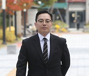 수원지검 출석하는 김혜경씨 ‘법카 유용 의혹’ 공익제보자 조명현씨