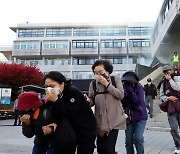 '화재 발생시 옷과 수건 등으로 코와 입을 막으세요'