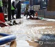 22일 오후 동대문구 일대에 '탁한 수돗물'…서울시 "급수차로 물 제공"