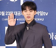 [포토] 최현욱, '표정에 힘 많이 주고'