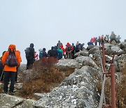 단풍절정 설악산 4만명 찾아…주말 산악사고 7건