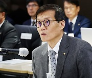 한은 총재 “집값 고점 대비 30% 이상 떨어지면 문제 생길 수도”