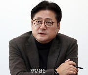 Democratic Party floor leader Hong Ihk-pyo, “President Yoon should drop authoritarian ideas”