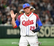 WBC 출전→무단 이탈→망명→계약해지 '대반전' 161km 쿠바 특급 ML 꿈 보인다 '美 현지 관심 폭발'