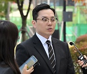 수원지검 출석하는 '법카 의혹' 제보자 조명현 씨