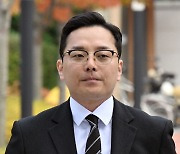 수원지검 출석하는 '법카 의혹' 제보자 조명현 씨