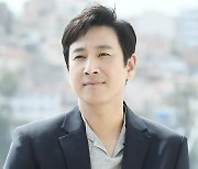 '마약 의혹' 이선균 피의자 전환…경찰 "구체적 증거 확보"