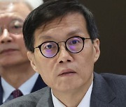 한은 총재 "집값 고점보다 30% 이상 떨어지면 금융 · PF 어려움"