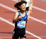 전민재, 육상 200m서 ‘은빛’ 질주...장애인AG 한국 선수단 첫 메달