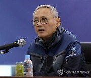 게임업계 현장간담회 참석한 유인촌 장관