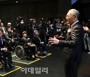 [포토] 인사말하는 유인촌 문체부 장관