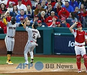 '켈리 5이닝 1실점' AZ, PHI 꺾고 NLCS 7차전으로