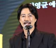 조인성 '굿피플예술인상 감사합니다'